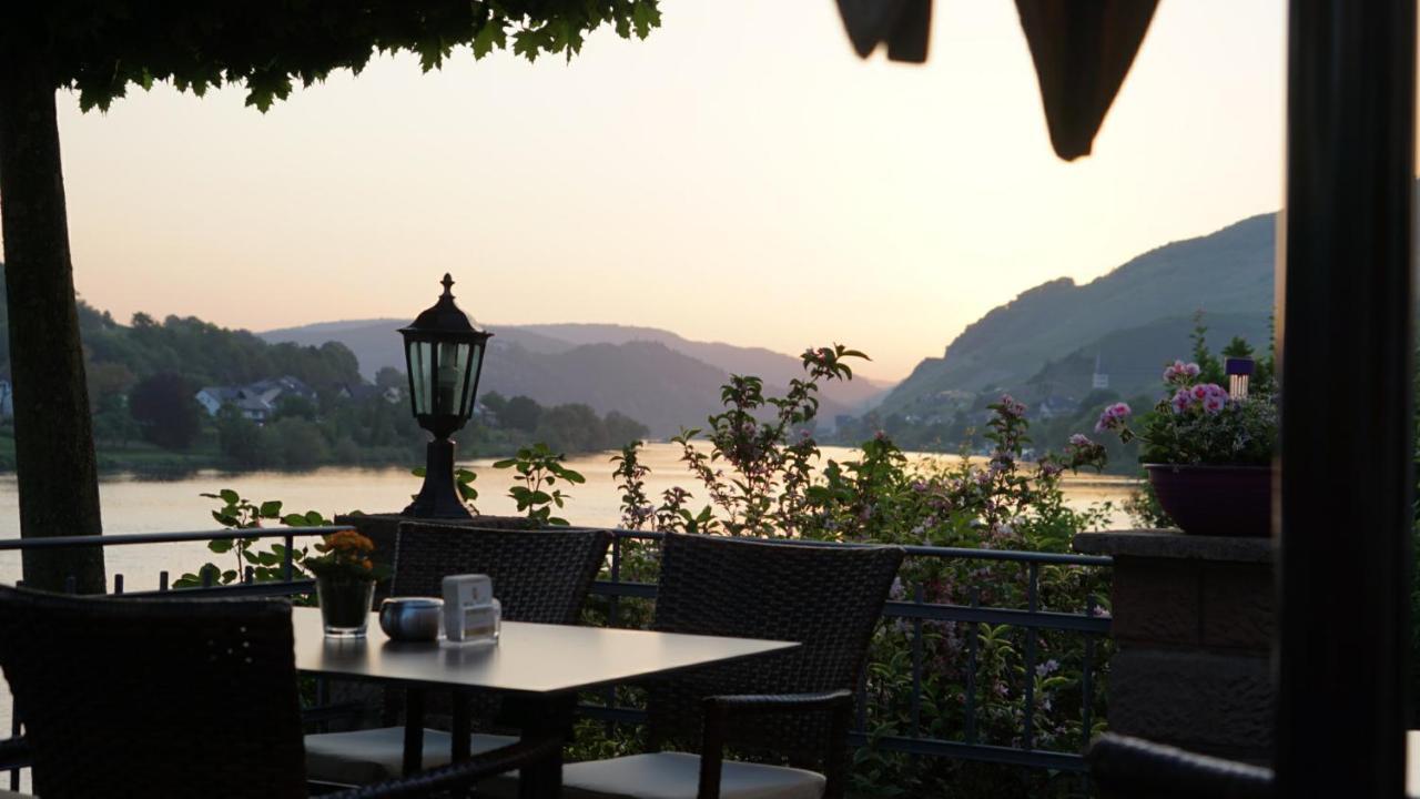Hotel Garni "Cafe Im Hamm" Zell an der Mosel Exterior foto