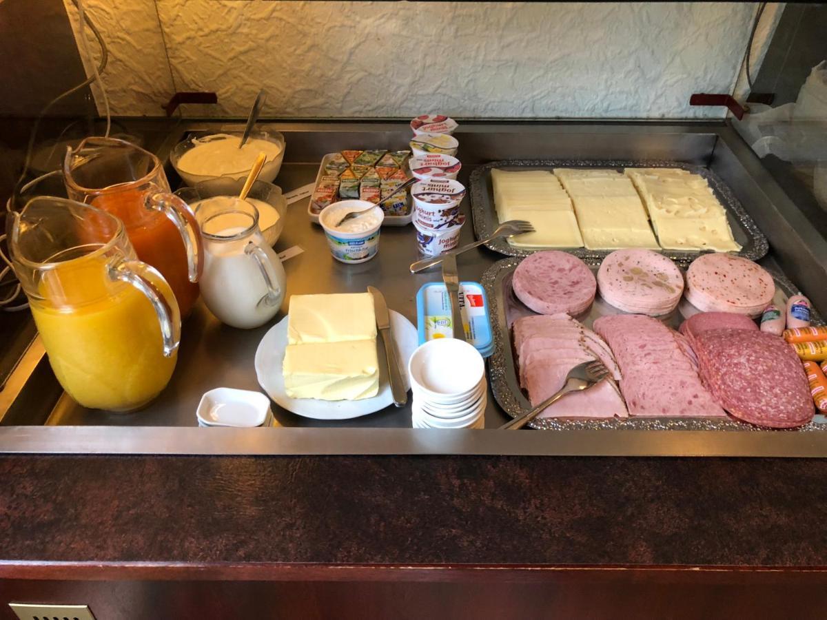 Hotel Garni "Cafe Im Hamm" Zell an der Mosel Exterior foto