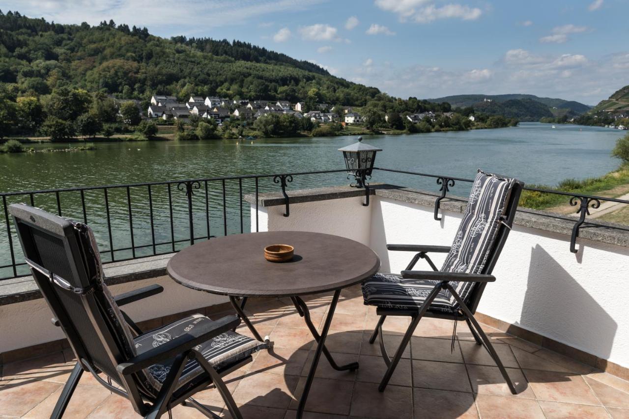 Hotel Garni "Cafe Im Hamm" Zell an der Mosel Exterior foto