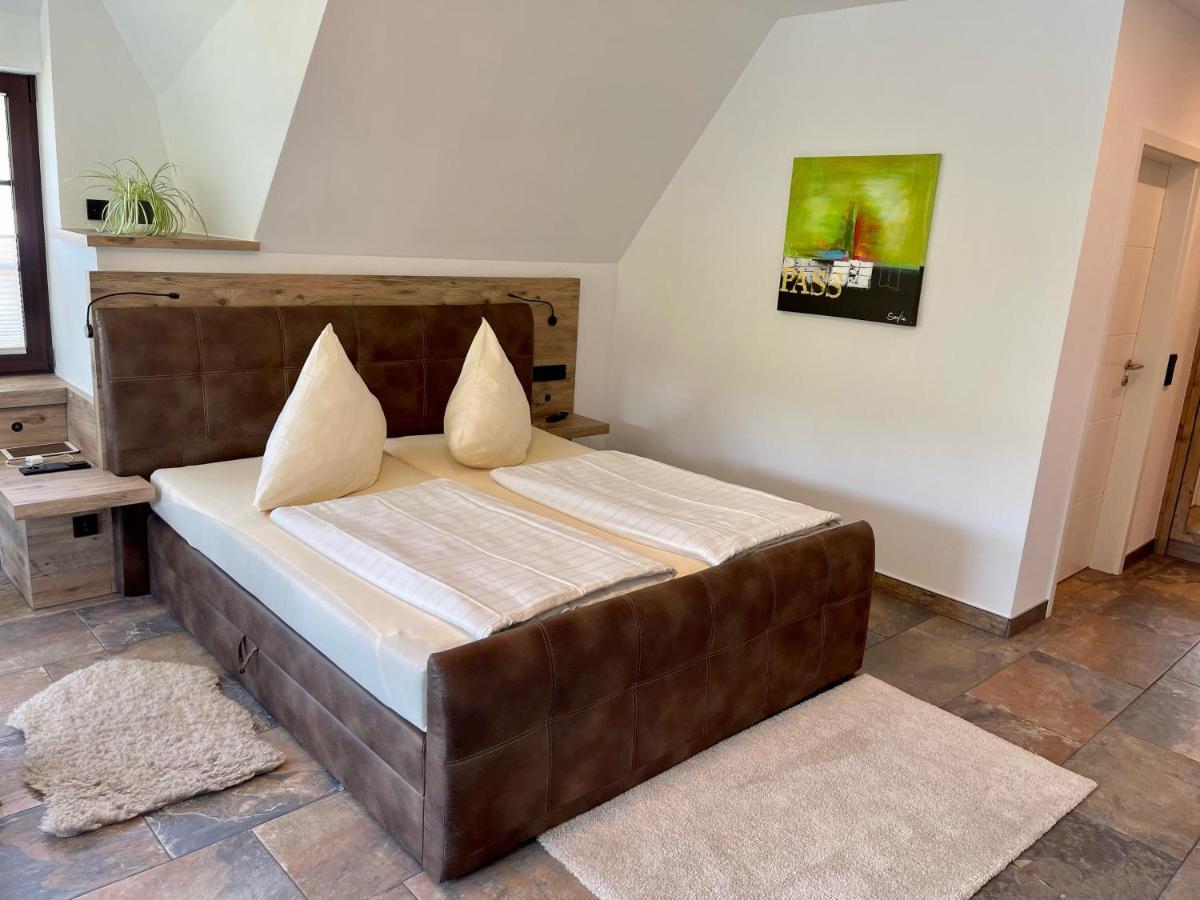 Hotel Garni "Cafe Im Hamm" Zell an der Mosel Exterior foto